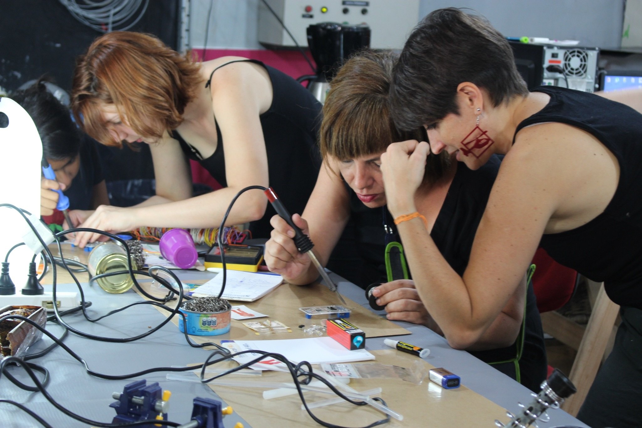 Taller de experimentación tecnológica de ElectroHacedoras